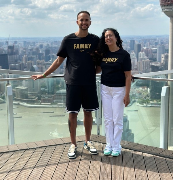 Li Kael’s mother Susana plans to go to Italy to witness the important moment of her son.